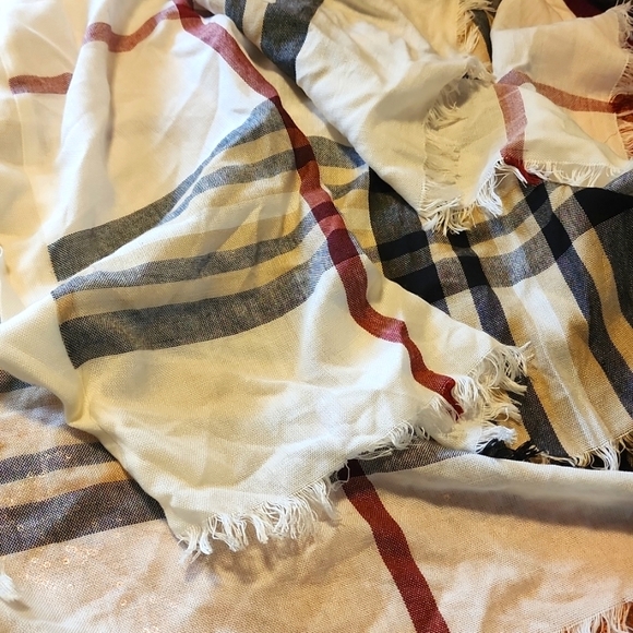 Flowy Shall Top - Picture 4 of 4